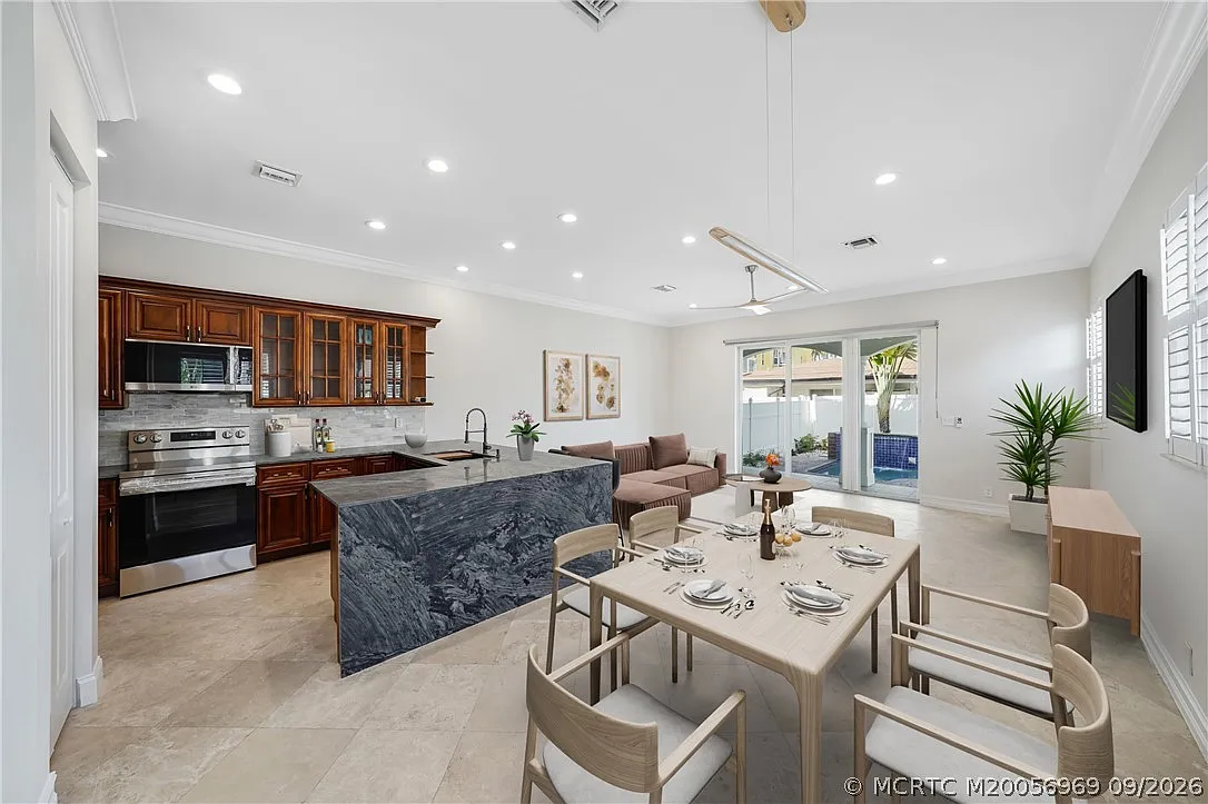 3 bed, 4.0 bath, 2399 sqft, $7,000 — Photo 1