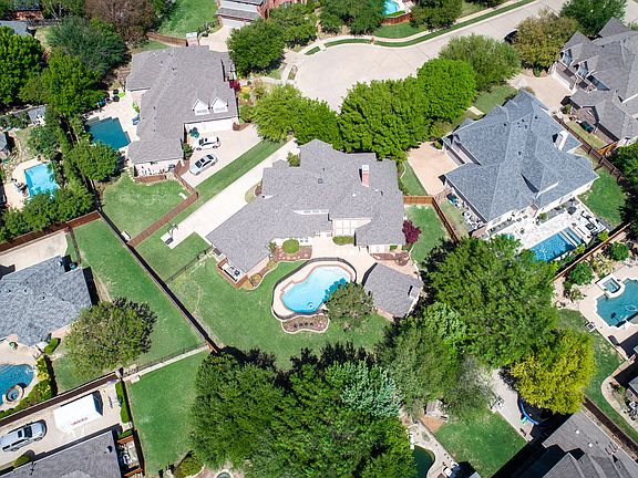 3rd image of 805 Waterbury Ct