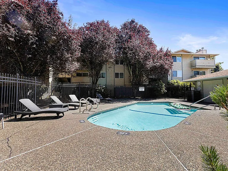 1150 Sunset Blvd NE #311 — Photo 7