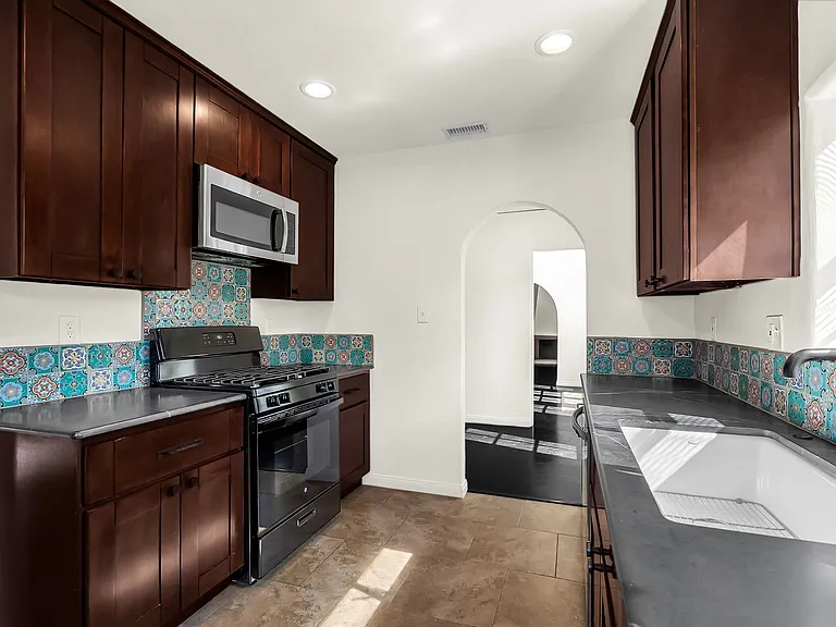 4654 Merrill Ave — Photo 23
