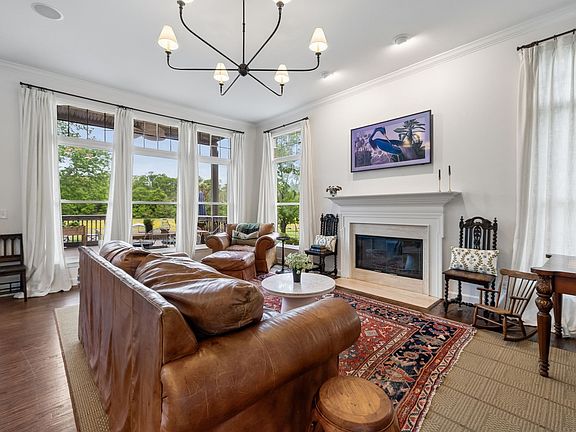 2nd image of 625 Sparrow Ct
