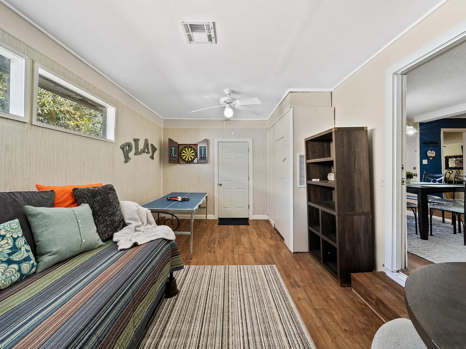 4 bed, 2.0 bath, 1252 sqft, $2,400 — Photo 3