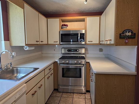 2nd image of 52 Liberty St APT C5
