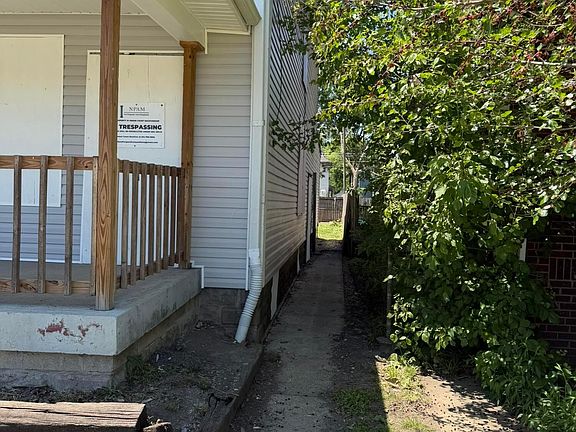 3rd image of 137 S Burgess Ave