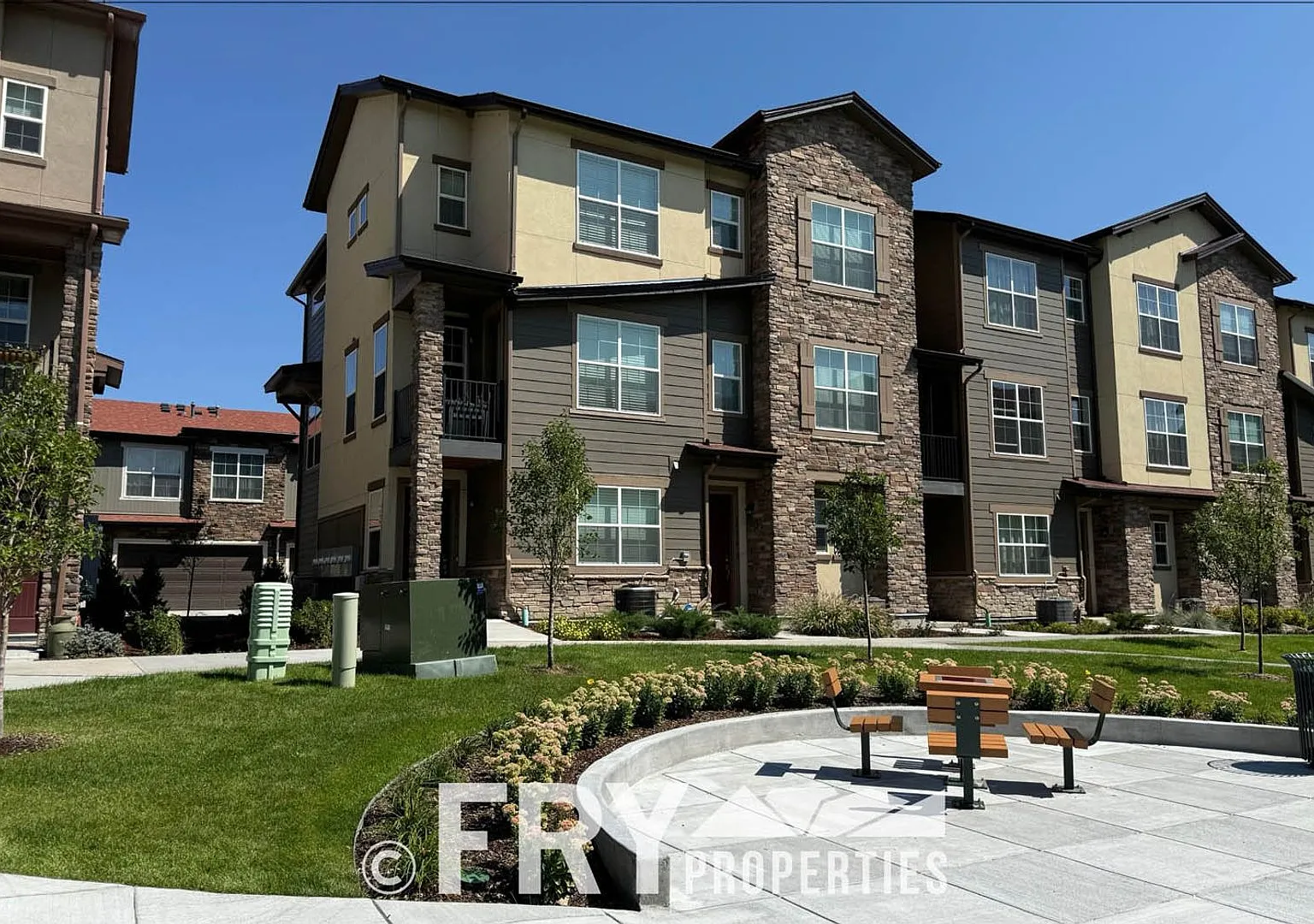 Great Townhome in Amazing Location — Photo 3