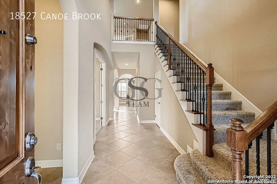 Spacious Home — Photo 3
