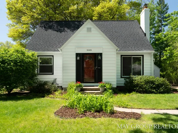 1645 Chamberlain Ave SE, Grand Rapids, MI 49506