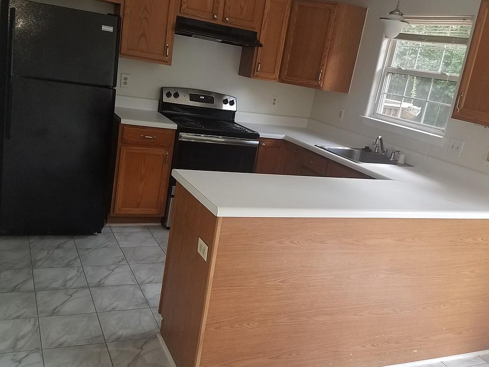 Kitchen w dishwasher(middle level)