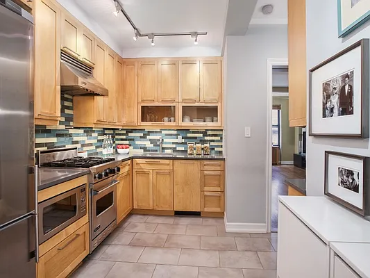 Sold by Sotheby's International Realty | media 11