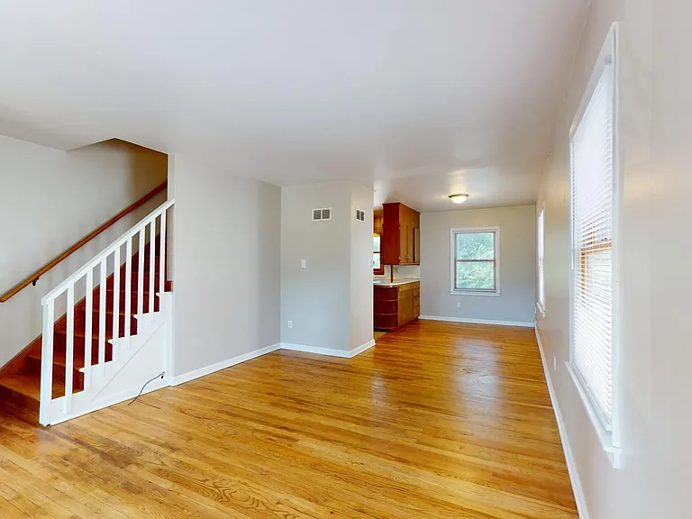 2633 Hunt St — Photo 5