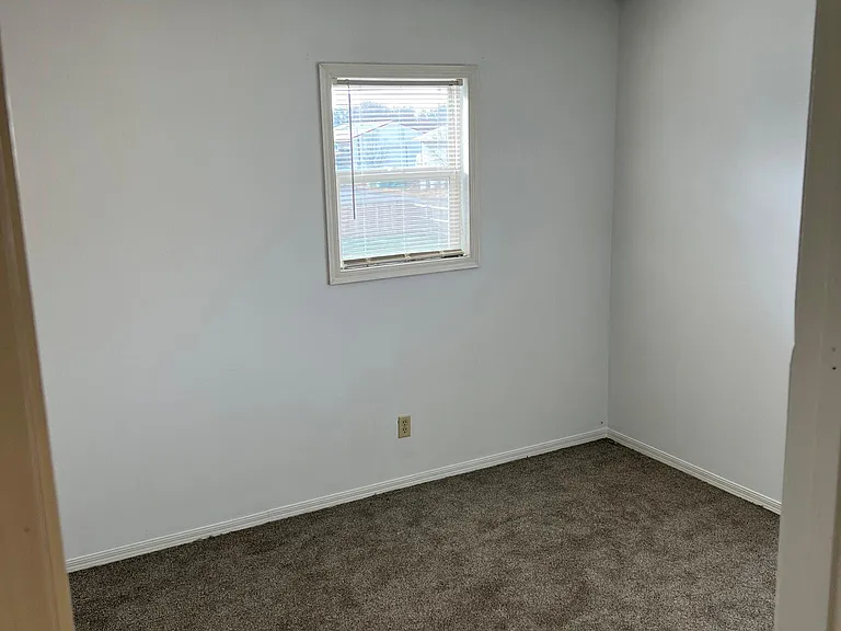 217 W North E — Photo 6