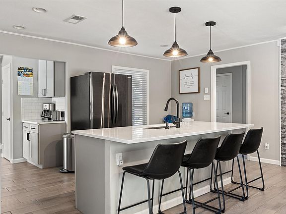 2nd image of 35 Presidio Rd