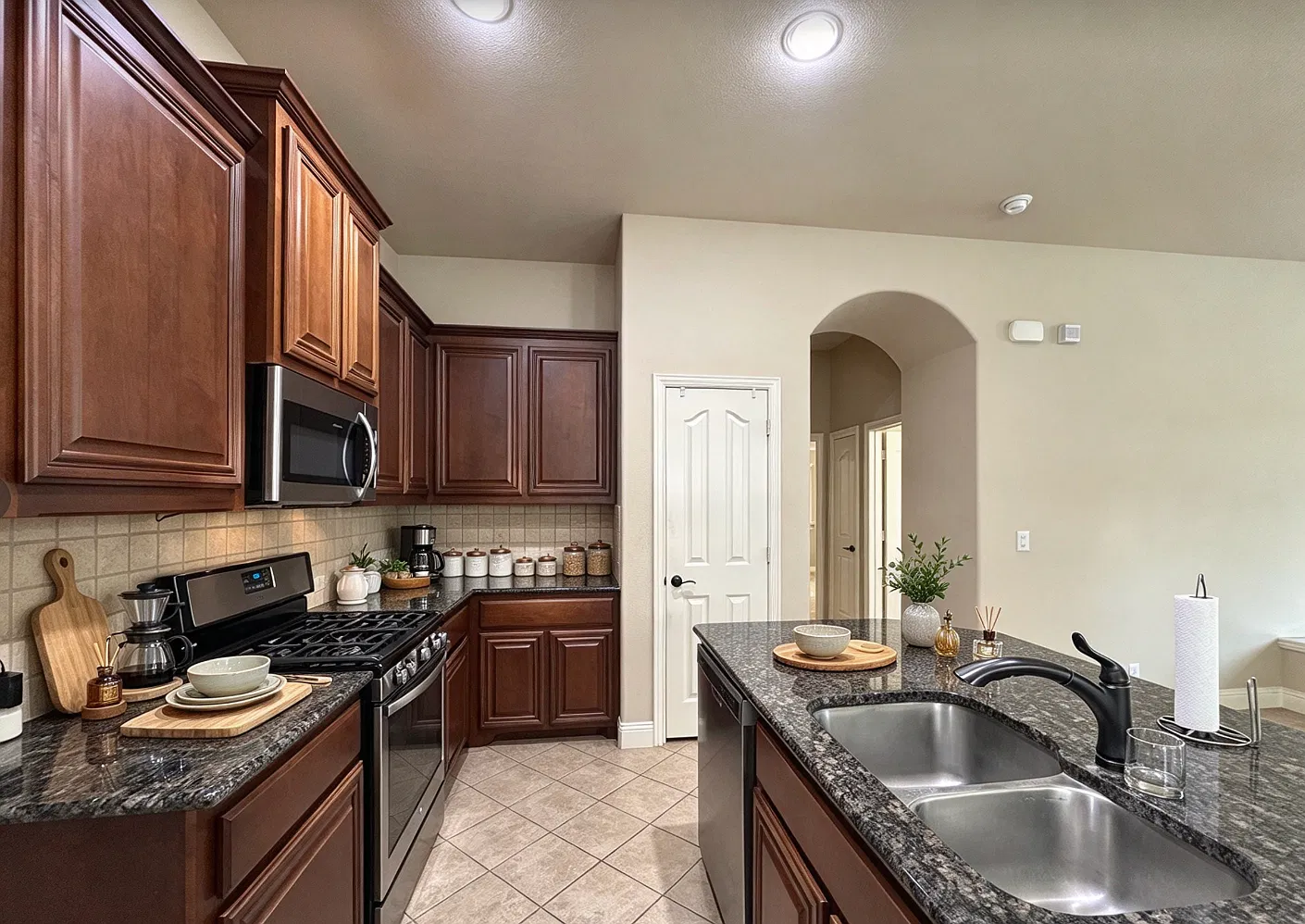 3 bed, 1843 sqft, $2,150 — Photo 4