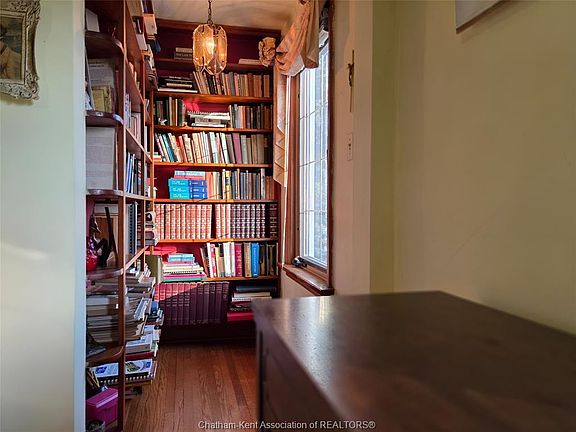 30th image of 465 Victoria Ave