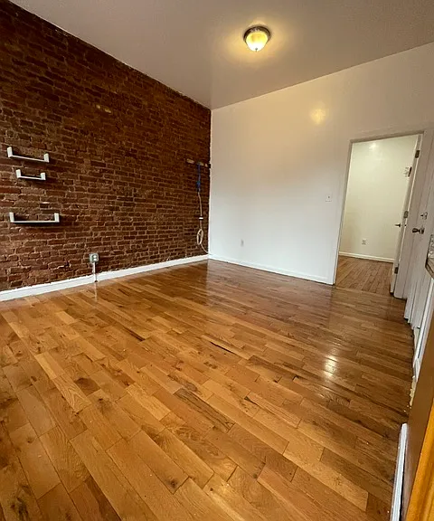 561 E 26th St #3F — Photo 6