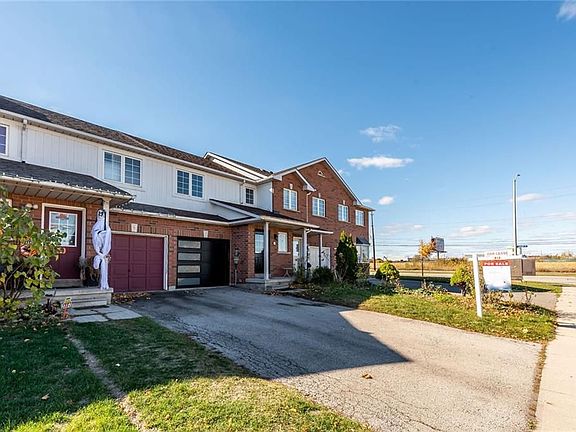 2nd image of 626 Taylor Cres