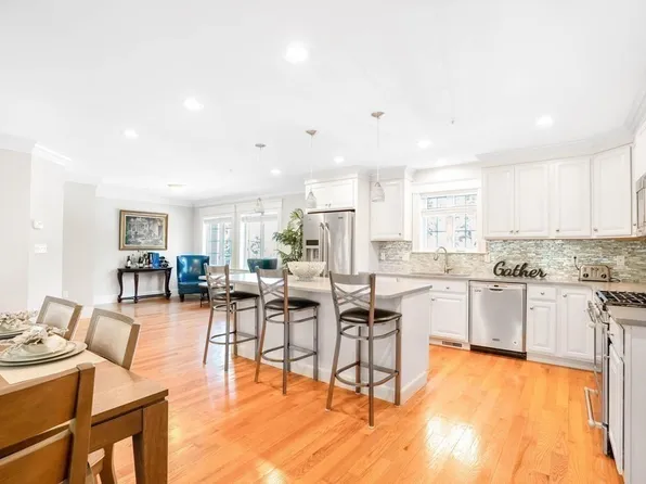 405 Page St Unit 405, Avon, MA 02322