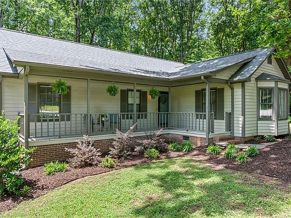 5th image of 4421 Forest Walk Dr