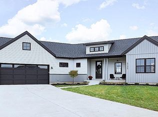 5305 Emily Ct, Bettendorf, IA 52722