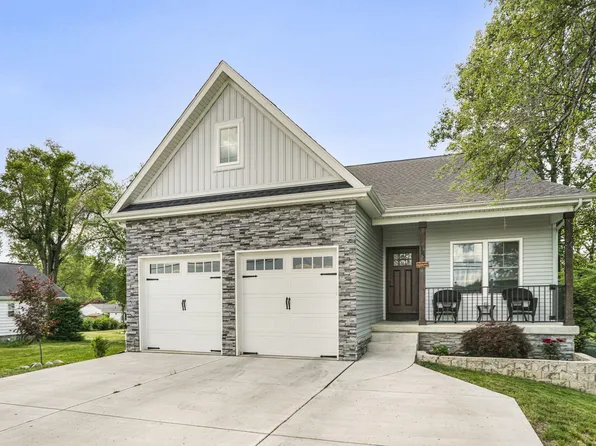 1305 Roosevelt Rd, Valparaiso, IN 46383