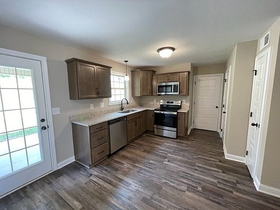 4th image of 1205 Cardinal Creek Dr