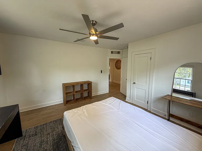 919 SW 6th Ave — Photo 11