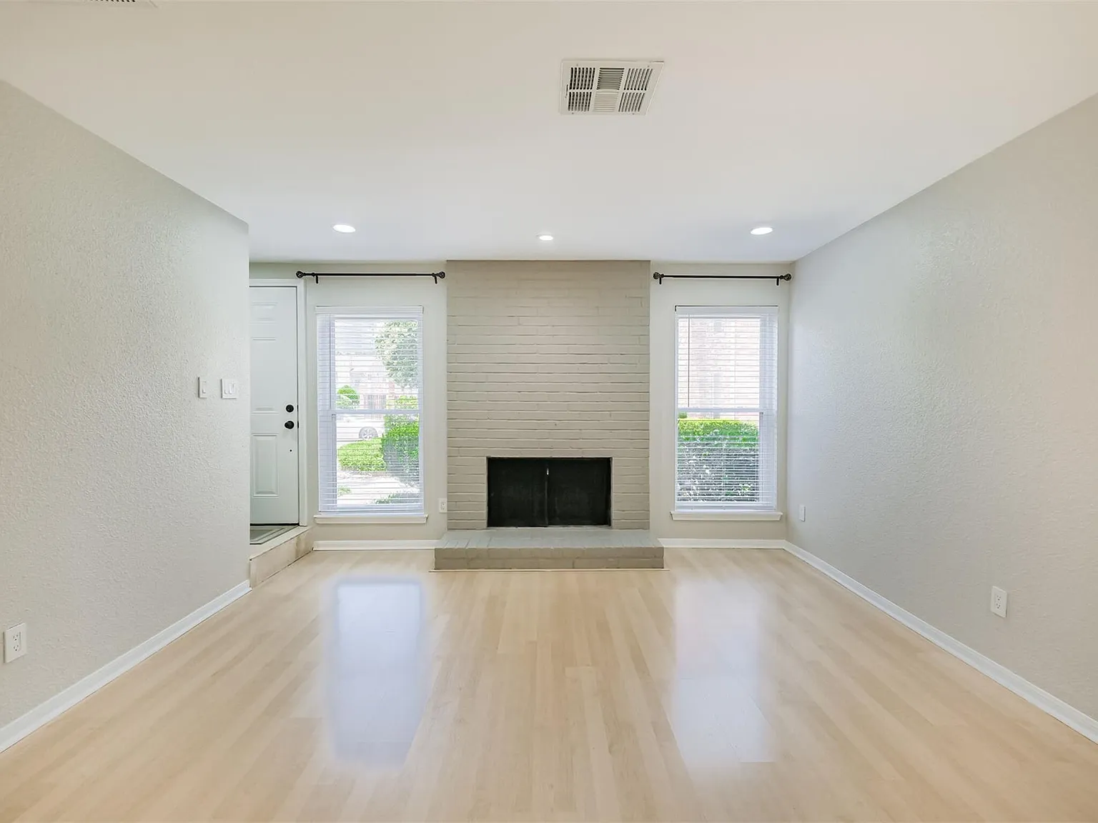 2 bed, 2.5 bath, 1332 sqft, $2,100 — Photo 3