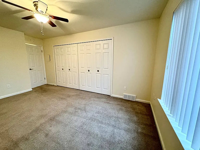 Lakeside Village Apartments — Photo 88