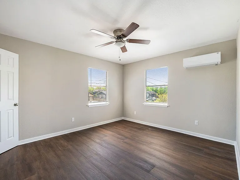 517 Center St — Photo 11
