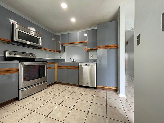 3rd image of 6224 Yorktown Dr #154