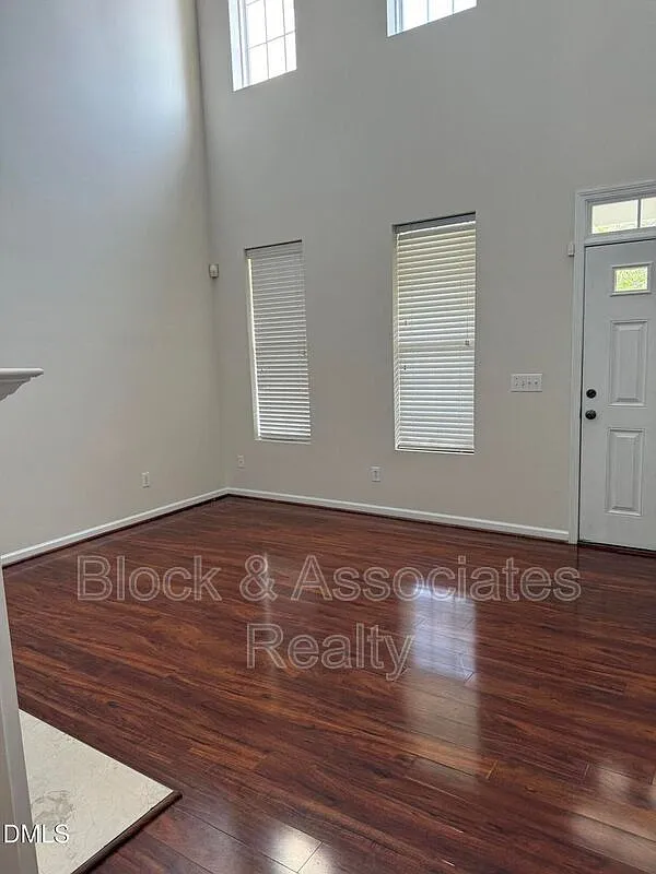 4 bed, 3.0 bath, 1787 sqft, $2,295 — Photo 3