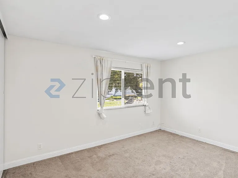 38551 Royal Ann Cmn — Photo 22