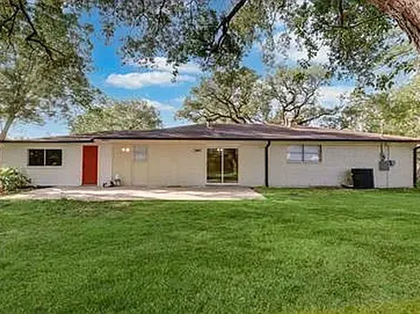 219 Schley St, Richwood, TX 77531