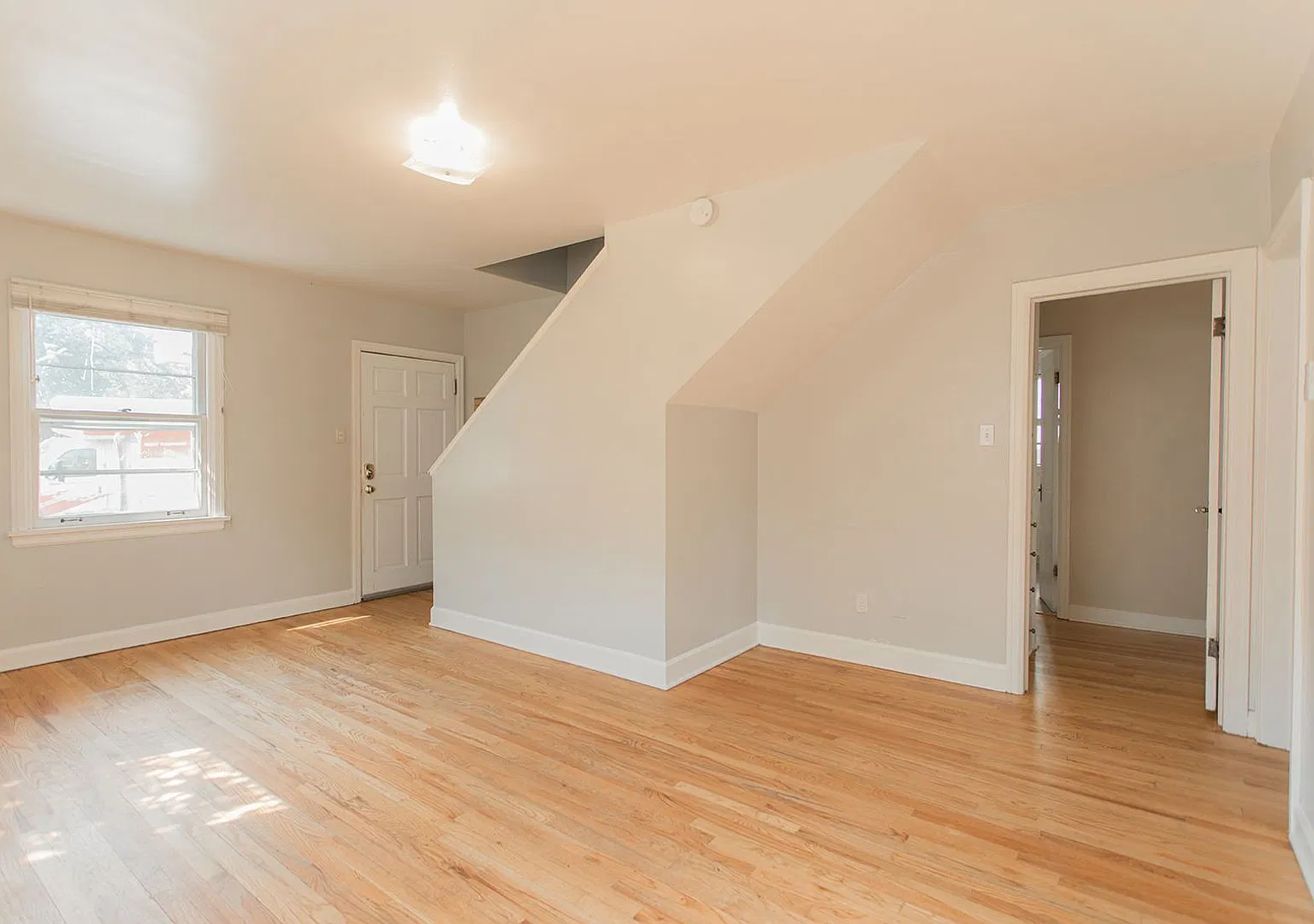 6-Bedroom House Right on The Hill - Between 11th & 12th on Penn — Photo 3