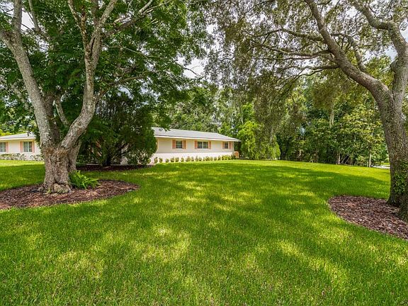 4th image of 1080 Rolling Acres Dr