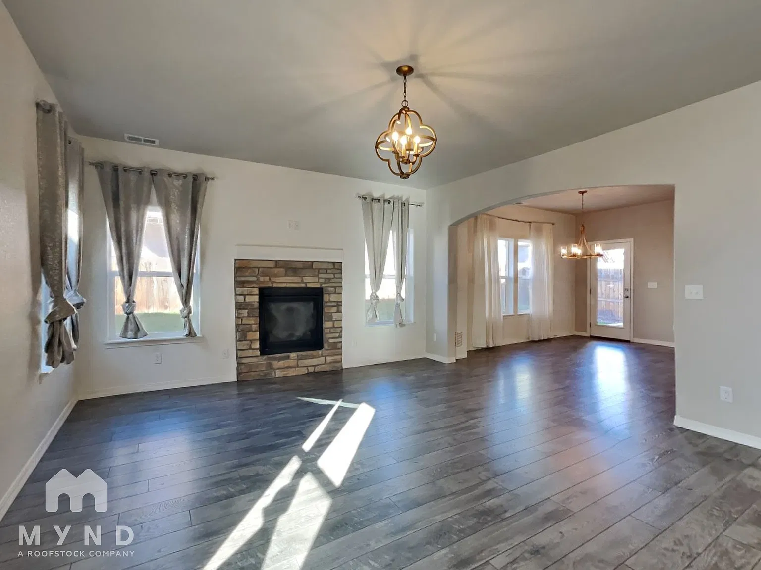 3 bed, 2.5 bath, 2759 sqft, $2,825 — Photo 2