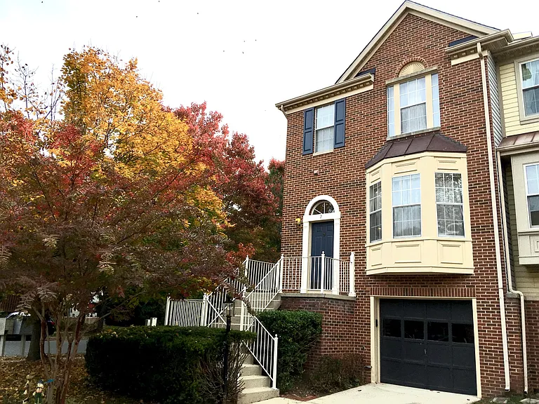 2 Bayshore Ct — Photo 1