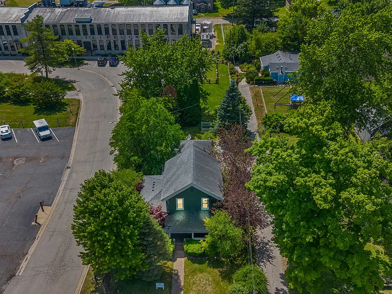 205 N Elm St — Photo 26