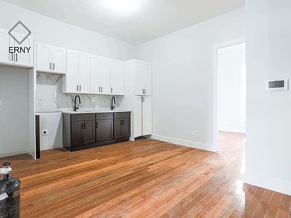 2nd image of 542 Willoughby Ave #2D