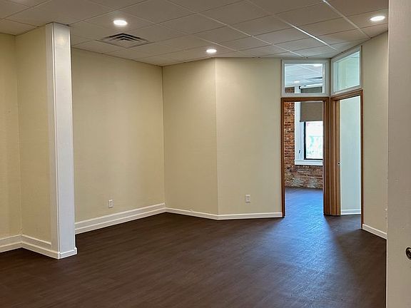 3rd image of 321 Poyntz Ave #321