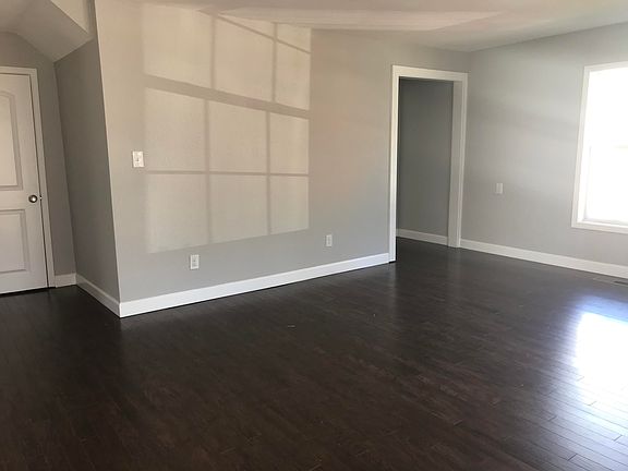 3rd image of 1331 W Baxter Ave