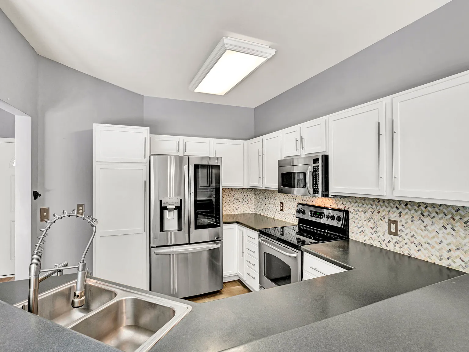 3 bed, 1500 sqft, $1,900 — Photo 1