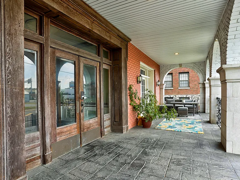 209 W 5th Ave #204 — Photo 3