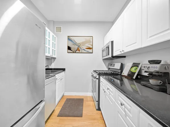 1 West Street image 3 of 11