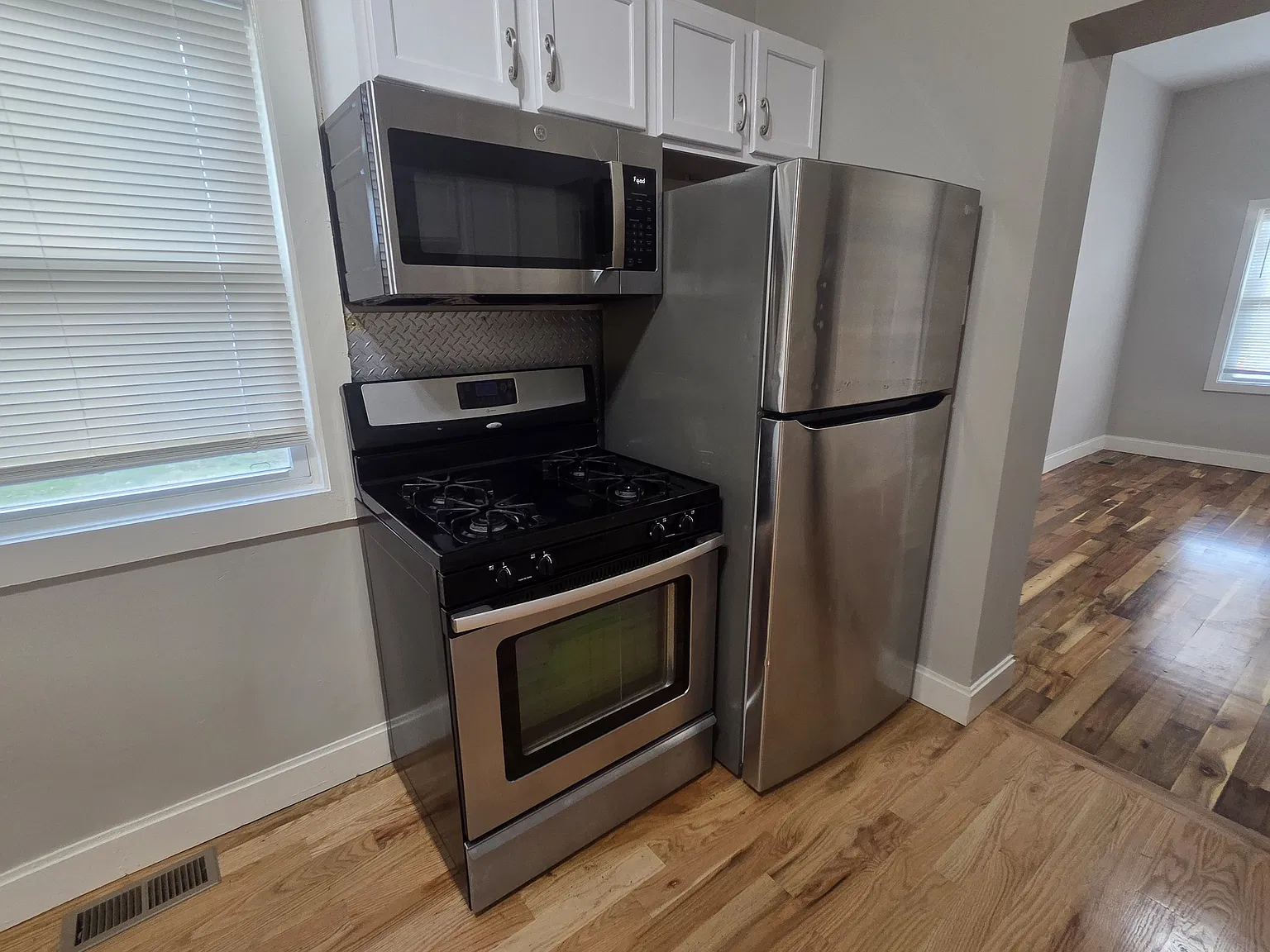 3 bed, $1,550 — Photo 4