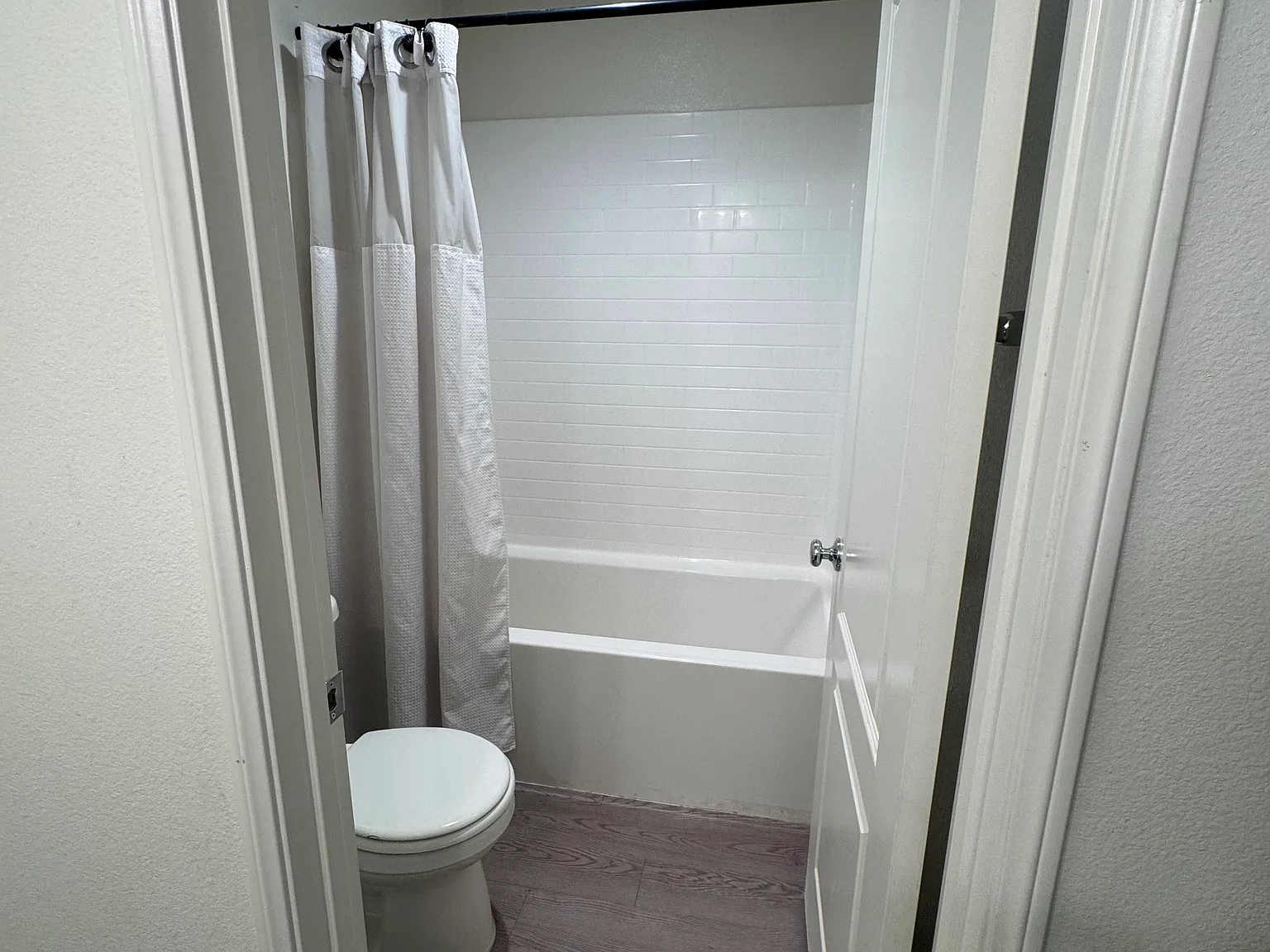 4 bed, 2694 sqft, $650 — Photo 2