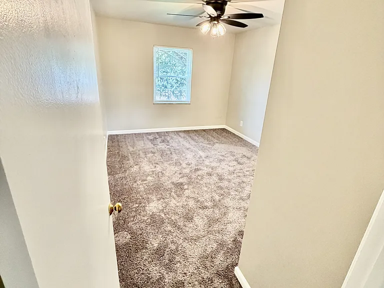 4012 W Bancroft St #4 — Photo 8