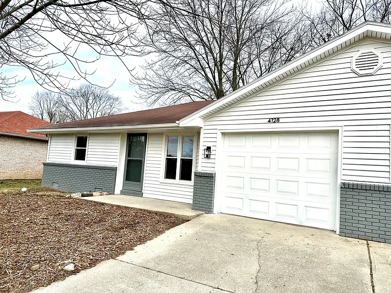4128 Alhambra Dr — Photo 3