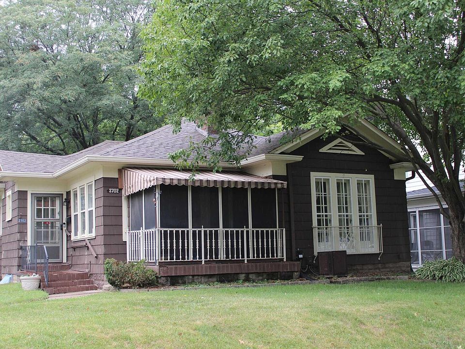 1st image of 2702 Carey Ave