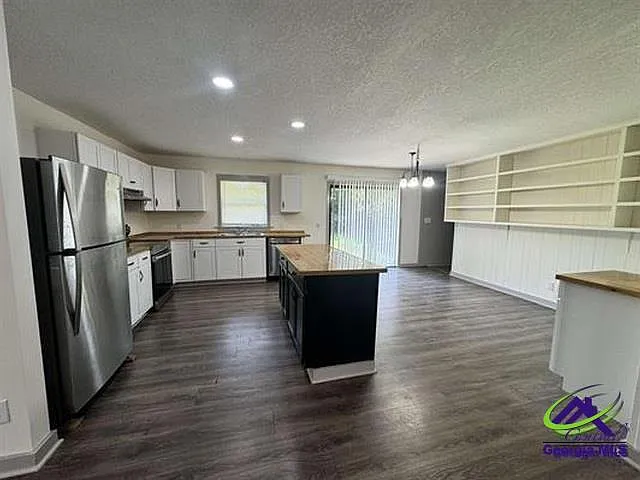 4 bed, 2.0 bath, 1687 sqft, $1,900 — Photo 4